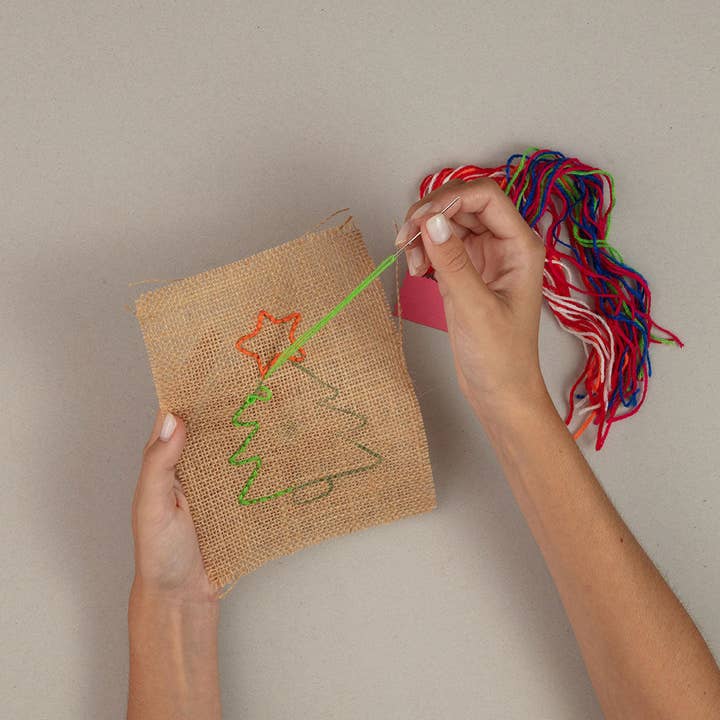 Folclore Crafts – Großhandel Kreuzstich-/Stickzubehör – Bastelset Sticken auf Jute für Anfänger – Weihnachten1