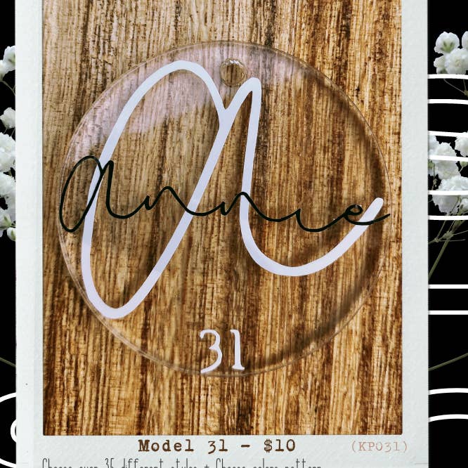 Llavero modelo 31 con letra inicial y nombre para venta al por mayor de Acrylicool by Annie