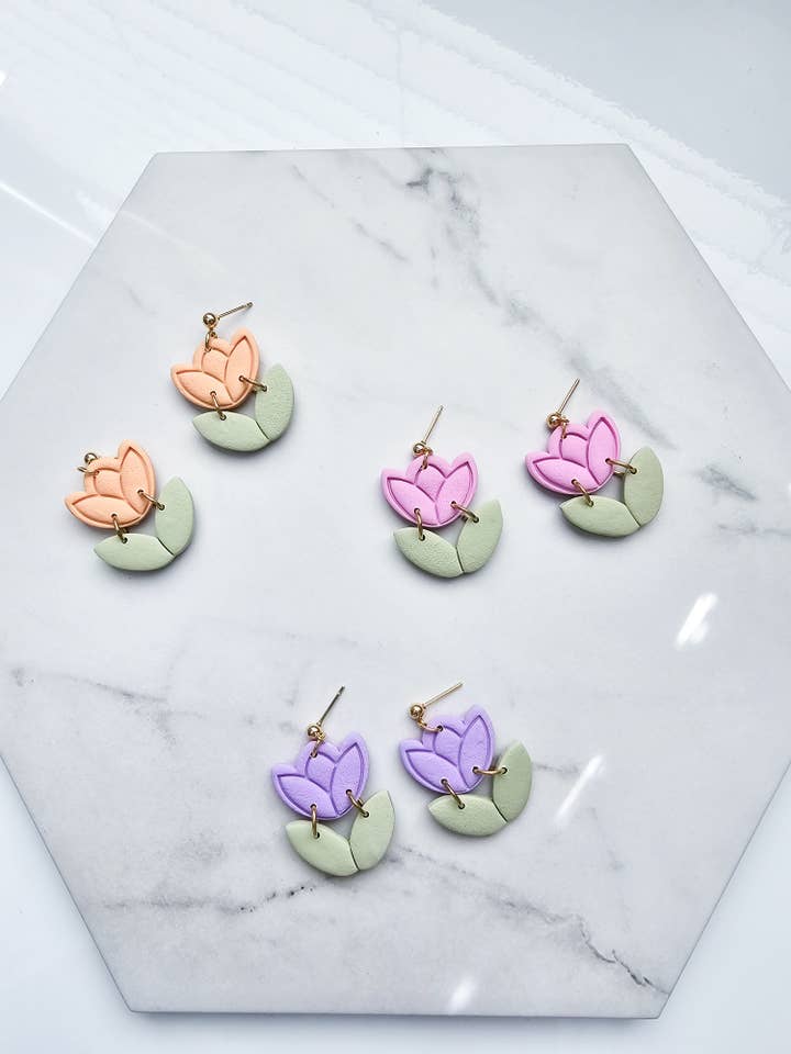 Oorbellen met lentebloemen | Sieraden van polymeerklei | Tulpen voor wholesale door Beckys Creations