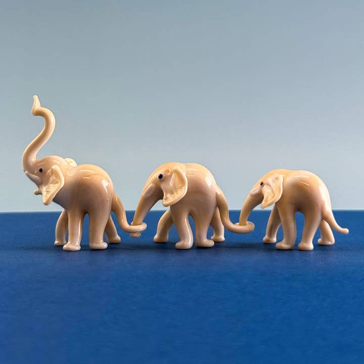 Famiglia di Elefanti in Vetro di Murano, Set di 3, Fatto a Mano in Italia per la vendita all'ingrosso da parte di Via Graceffo
