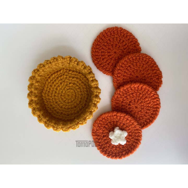 TOMOPOD LLC – wholesale Coasters – Crochet Pumpkin Pie Coaster Set of 4, Halloween Home Decor1