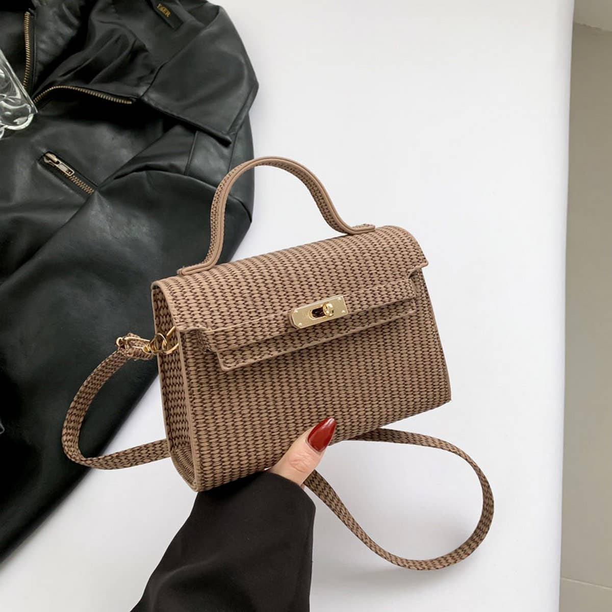 ACCITY - Wholesale Messenger Bag - Women's - NICHE FASHION RETRO MESSENGER BAG_CWAB32950