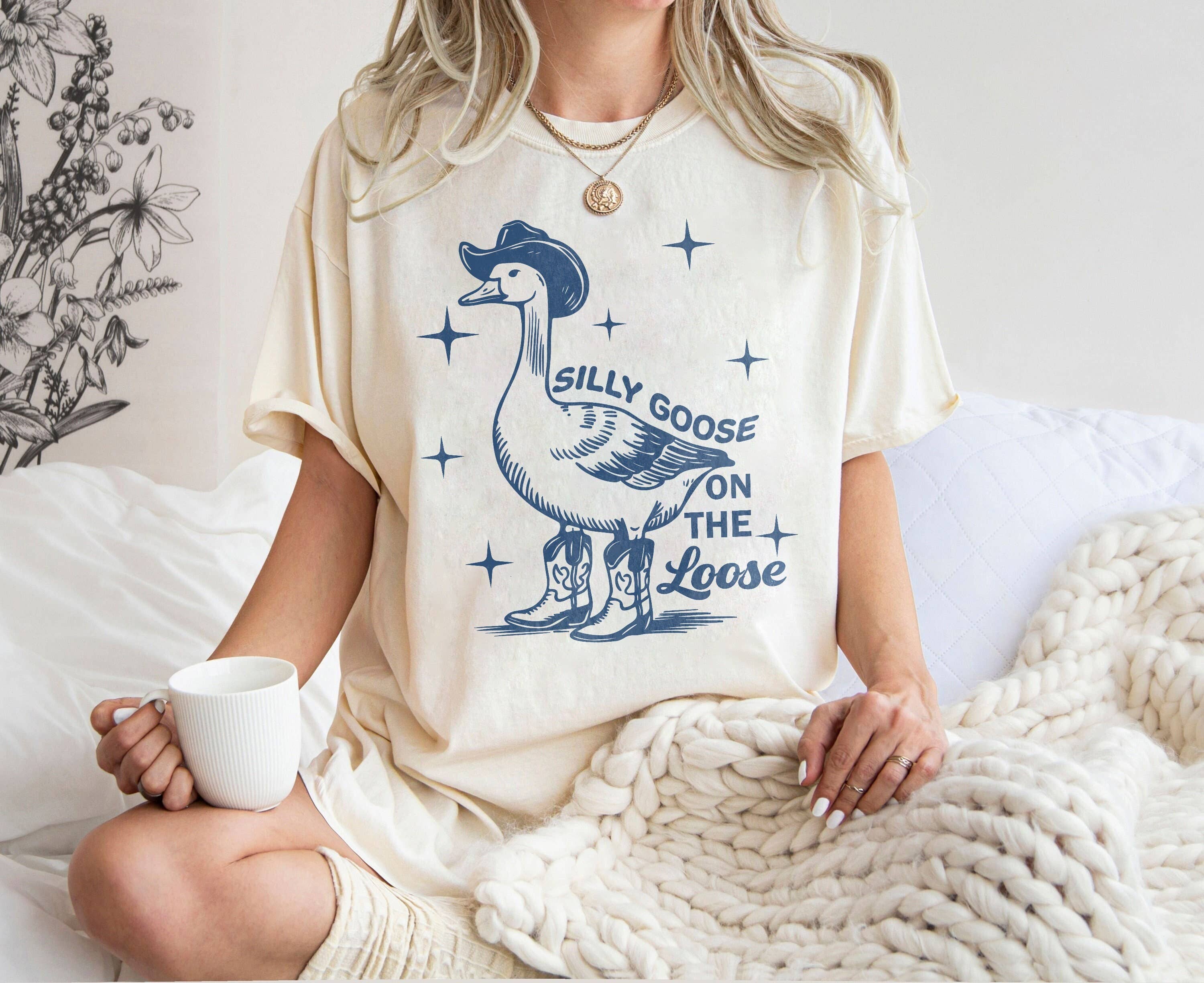 TheKingShirt - Wholesale Screen Printed T-Shirt - Women's - Comfort Colors Silly Goose On The Loose Funny Western Tee