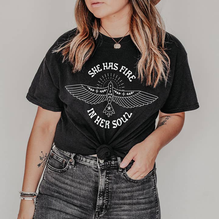 Camiseta Gráfica Boho con Fuego en su Alma para venta al por mayor de Alley & Rae
