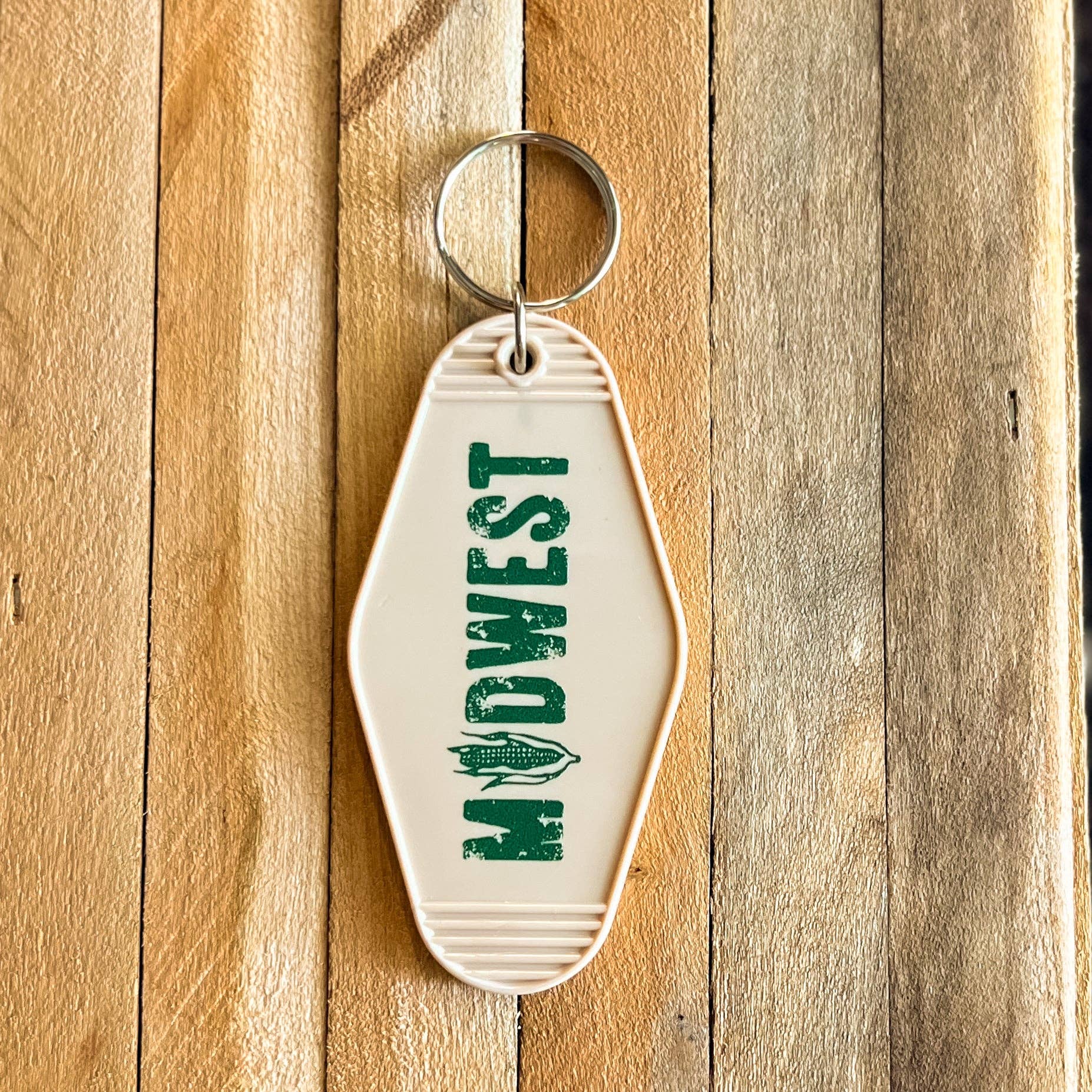 Lemon Lorraine's LLC - Wholesale Keychain - Unisex - MIDWEST CORN - Tan Vintage Motel Keychains0
