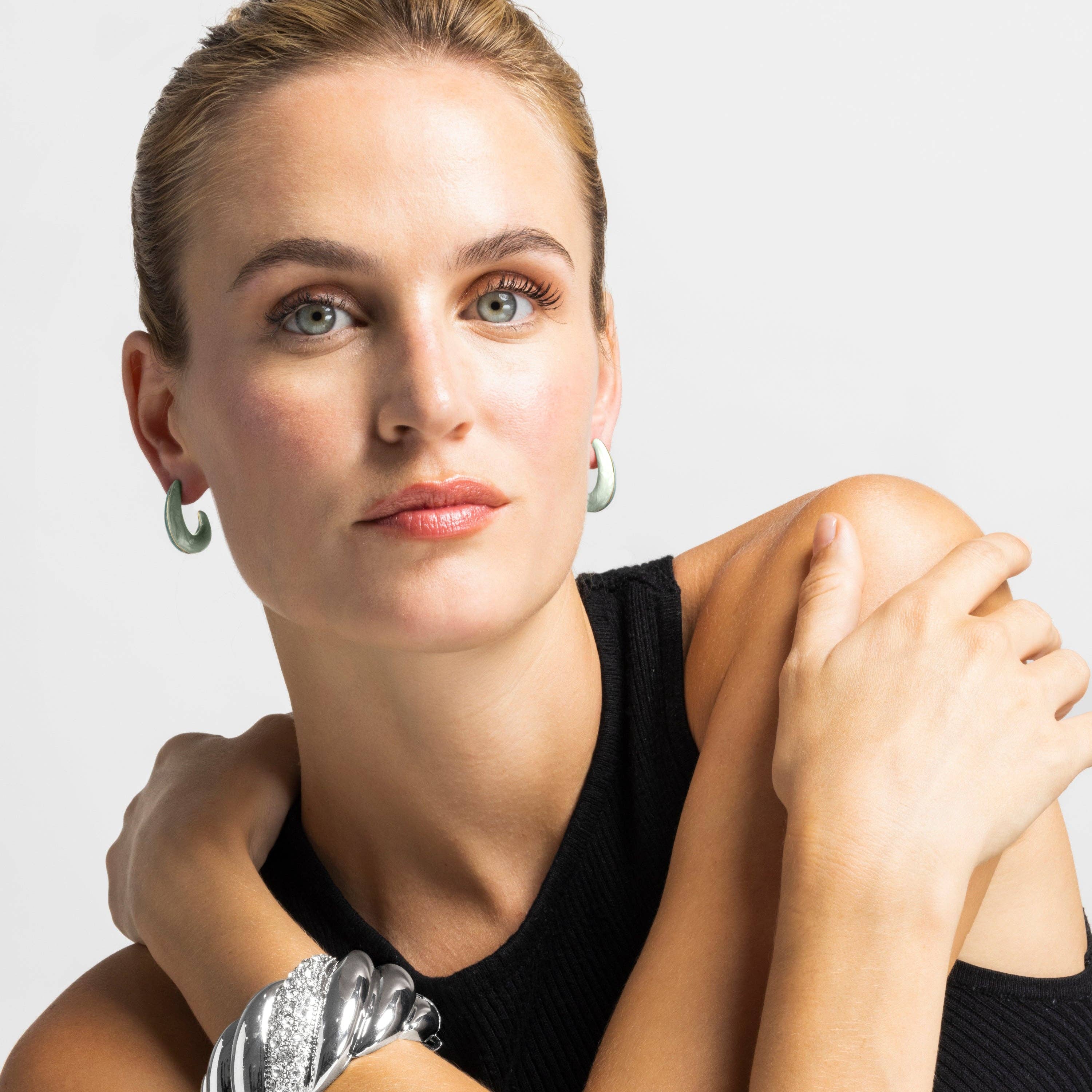 Luxenter - Vendita all'ingrosso Orecchini a cerchio - Orecchini Luxenter con smalto blu finitura oro 18k - Kahme2