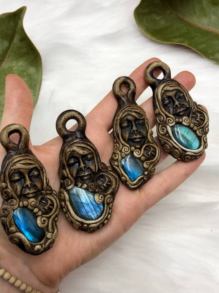 Colgantes de arcilla labradorita guardián para venta al por mayor de Earth Child Provisions