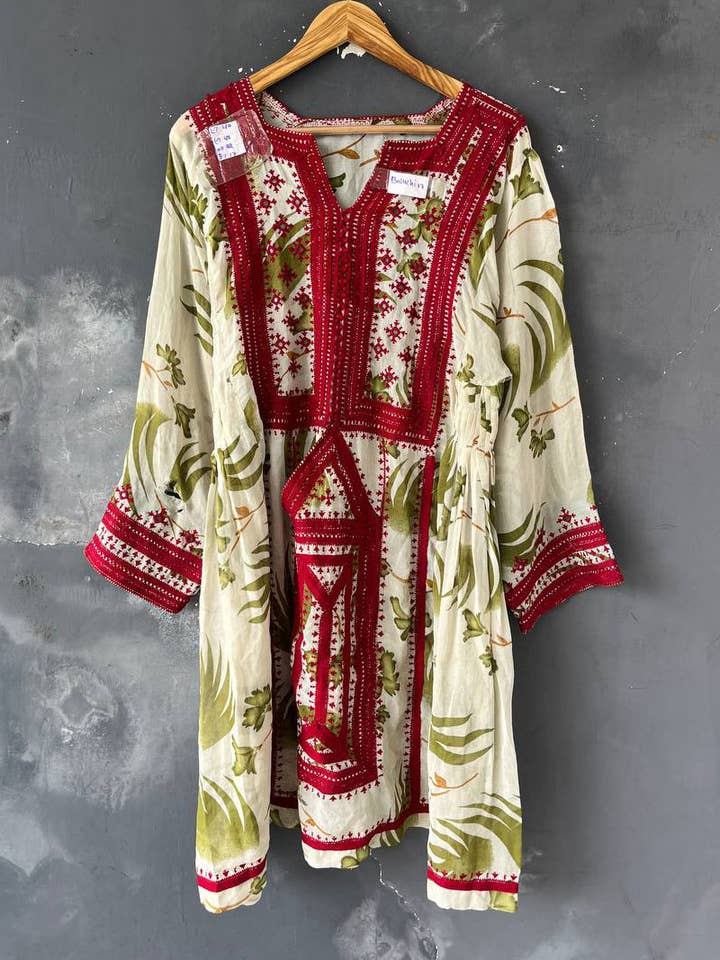 Spiegelkleid mit Stickerei, Vintage-Baluchi-Kleid für den Großhandel von bhavnas boutique