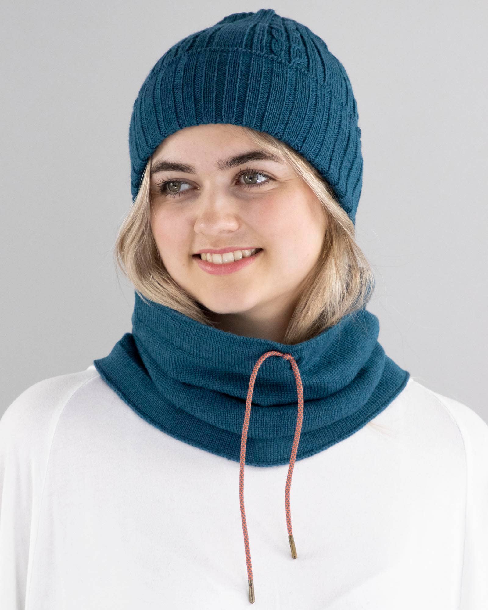 Cadenza Italy Ltd – wholesale Halsduk - Dam – 100% Merinoull Dragsko Snood4