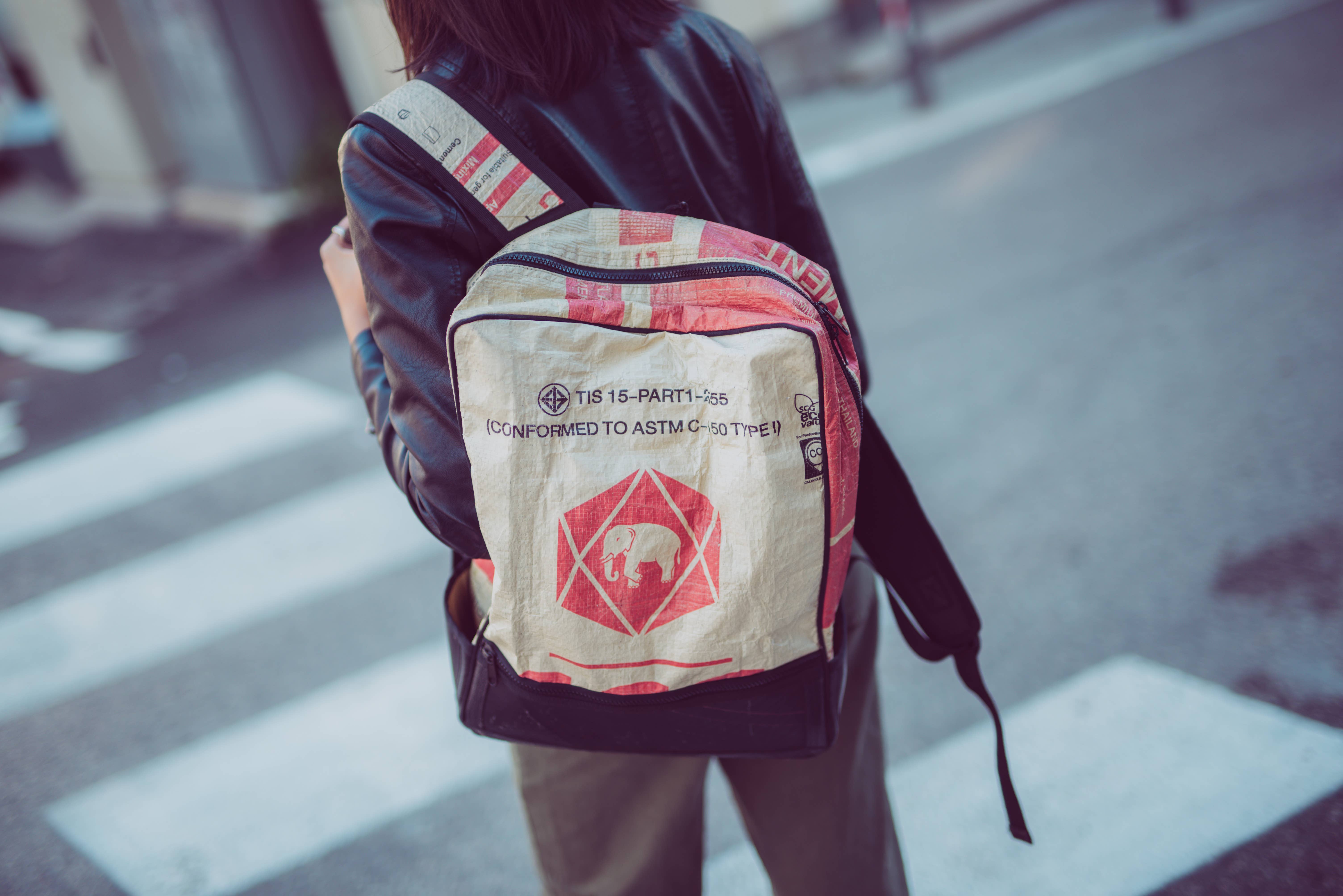 Lost in Samsara – wholesale Ryggsäck - Unisex – Hoxton Backpack - Återvunna cementpåsar och innerslang1