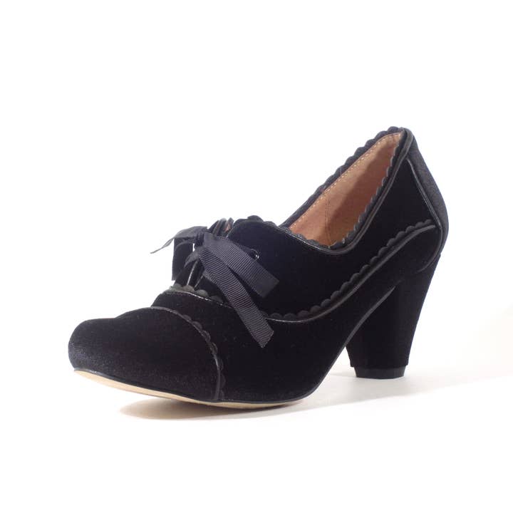 Chelsea Crew – Großhandel Schuhe mit niedrigen Absätzen – Damen – Madison Velvet Retro-Schuhe für den Urlaub1