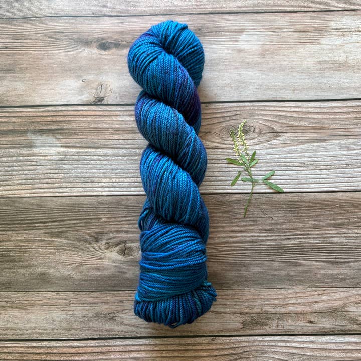 Blå Fe | Håndfarvet Garn | 4-pak for engroshandel hos Jam Jar Yarns