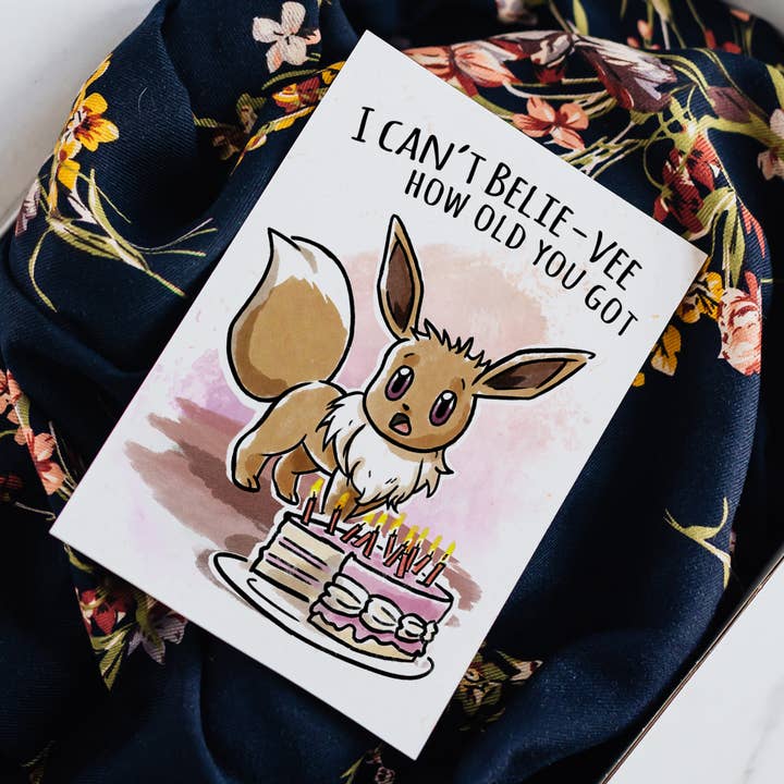 Aaron Millard Illustration – Großhandel Geburtstagskarten – Geburtstagskarte „Can't Belie-vee How Old“, Motiv Nerd Anime Critter