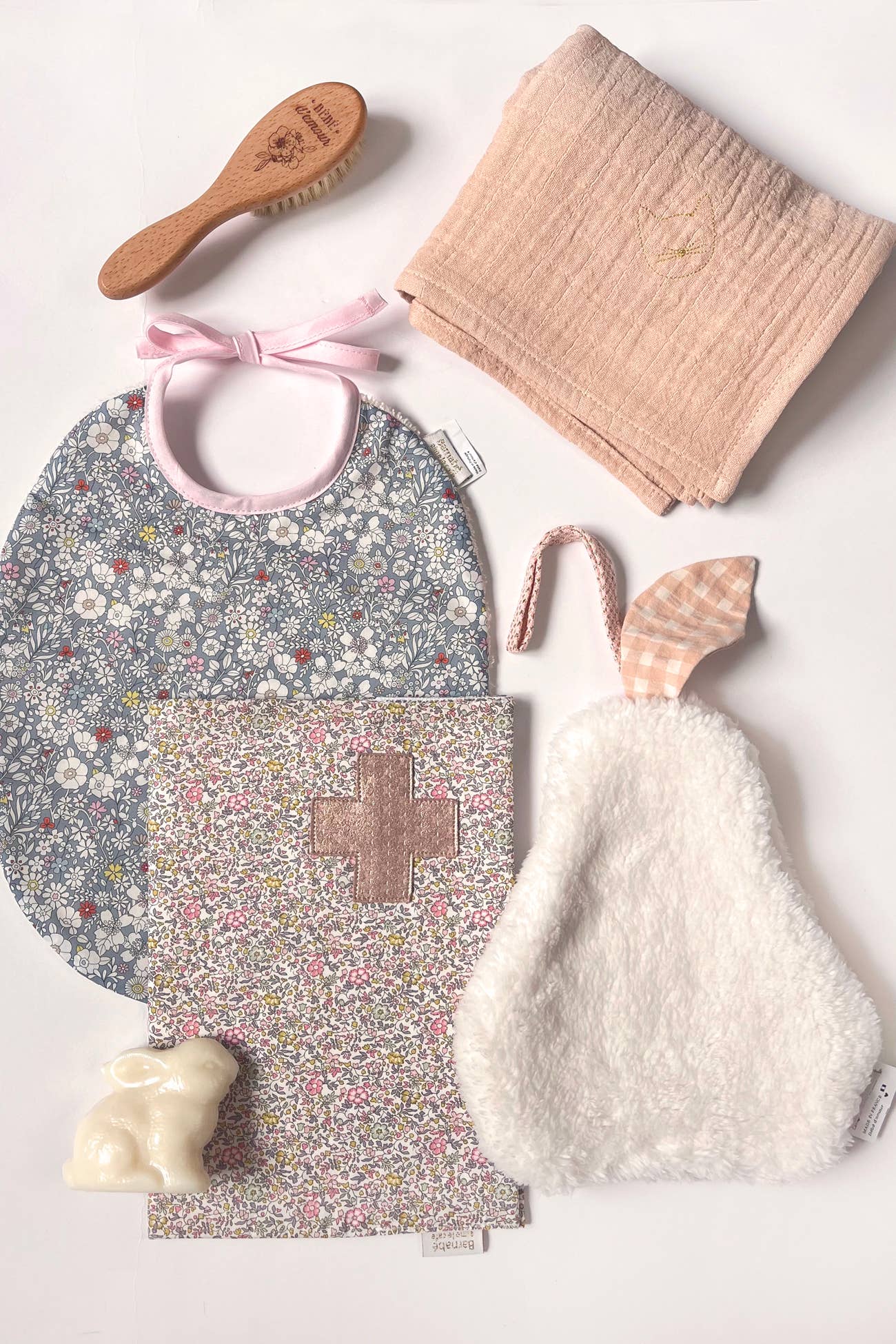 BARNABÉ AIME LE CAFÉ – wholesale Baby bib – baby – Liberty® English Floral Baby Bib9