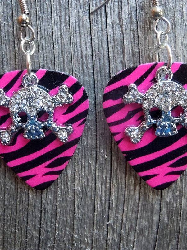 Kristall-Ohrhänger mit Totenkopf und gekreuzten Knochen, Gitarrenplektrum für den Großhandel von Simply Raevyn