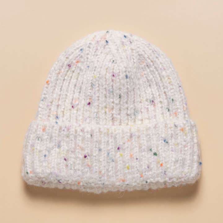 THSBE1010: Weiß: Gesprenkelte Strickmütze für den Großhandel von Taylor Hill Scarves & Co