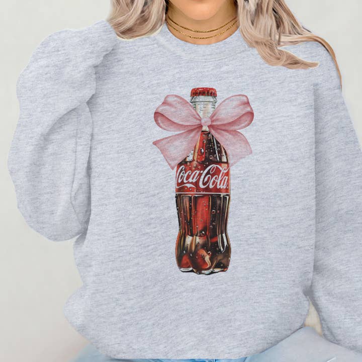 Par.tees by Party On! – wholesale Sweatshirt med tryck - Dam – Coke Soda Girly Coca Cola Rosa Rosett Retro Grafisk Sweatshirt3
