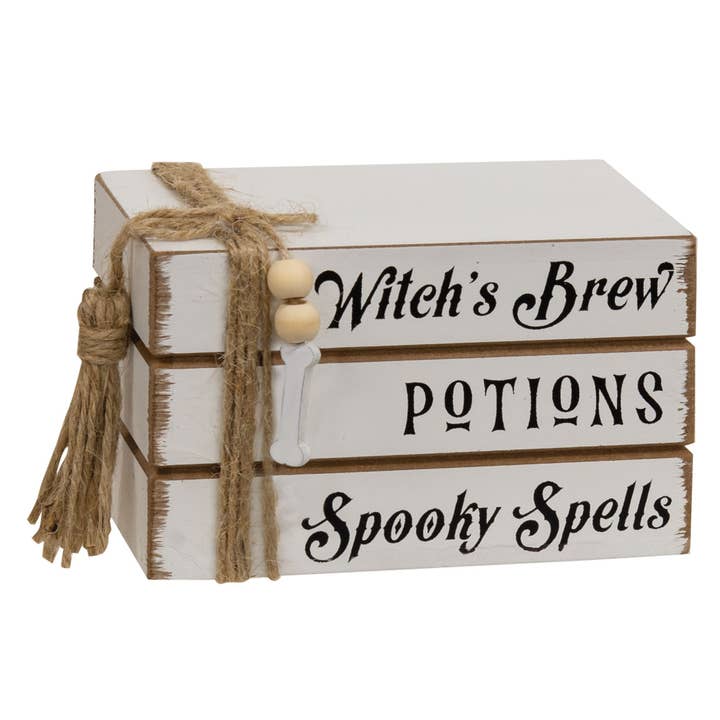 Mini pila di libri in legno Witch's Brew, pozioni e incantesimi spaventosi per la vendita all'ingrosso da parte di Col House Designs