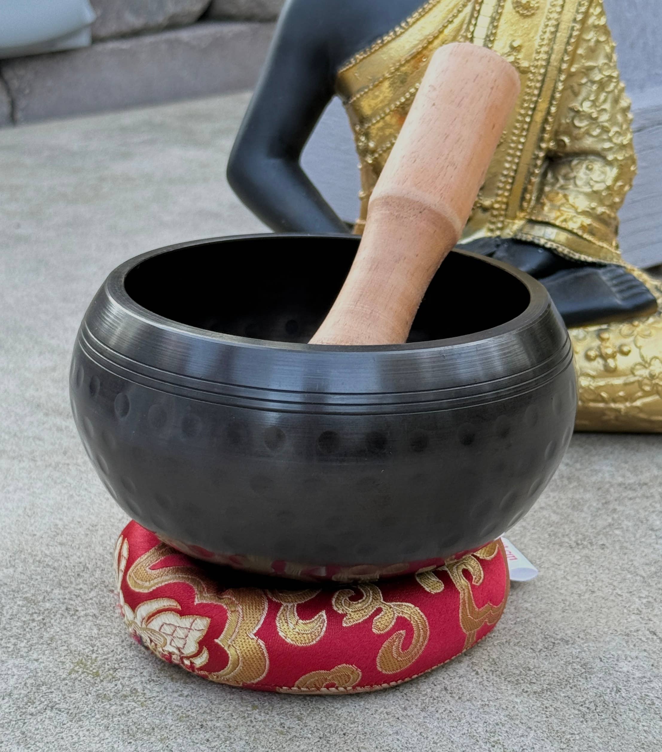 Lungta Imports – wholesale Meditation supplies – Hammer Mark Singing Bowl Set ~ With Mallet and  Cushion 0