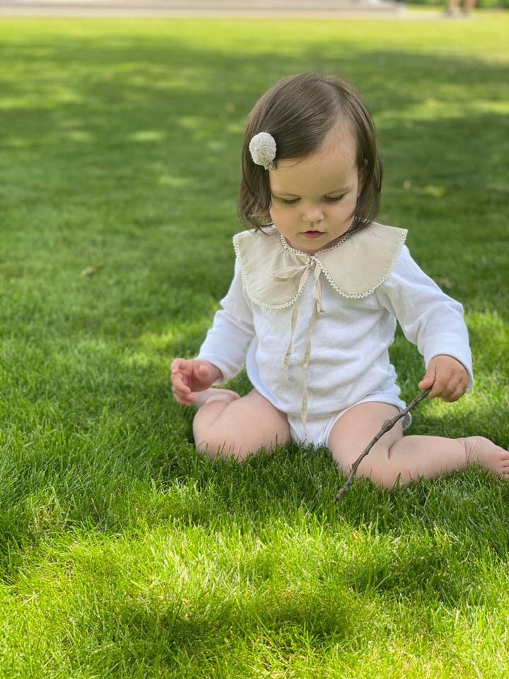 Julie 2 : Collier Beige Terre pour Filles 1-6 Ans pour la vente par OÛCOLLIE