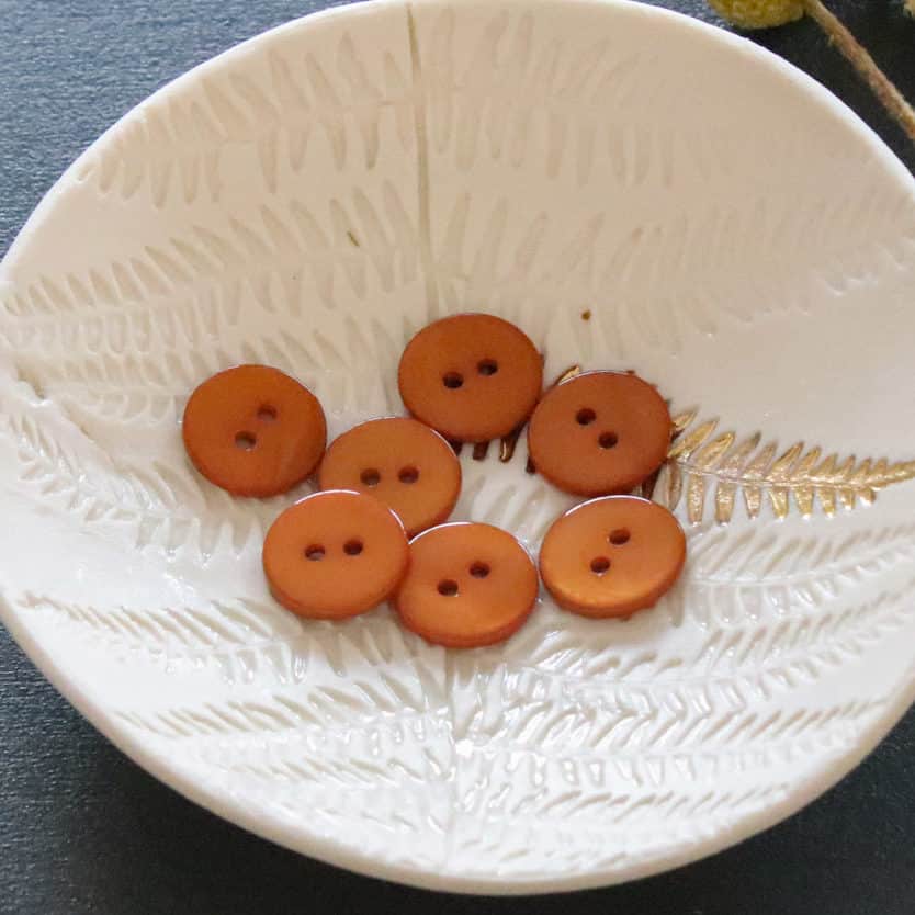 Lise Tailor - Wholesale Sewing Button/Snap - Flat mother-of-pearl buttons with 2 holes6