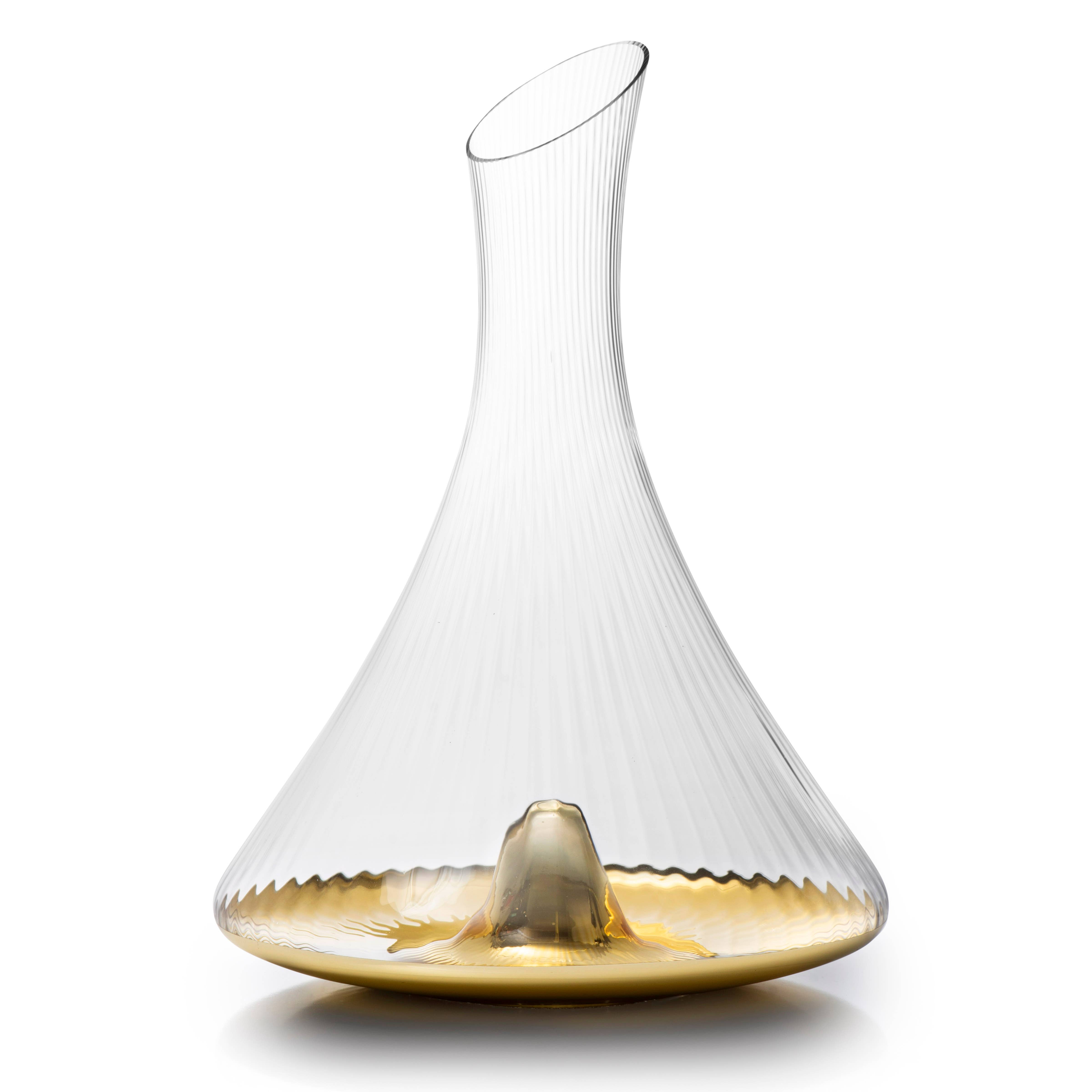 CLASSIC TOUCH DECOR INC. - Vendita all'ingrosso Decanter - Decanter dalla forma unica con fondo dorato - 10,2 cm x 30,5 cm H1
