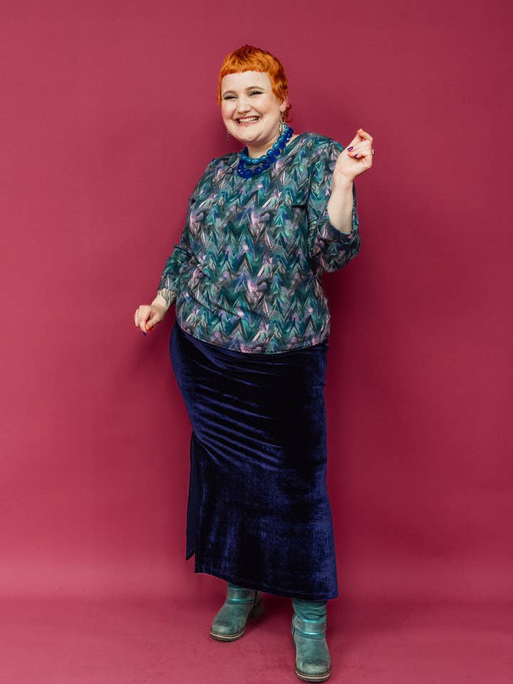 Jupe Maxi en Velours avec Fente Latérale en Minuit pour la vente par Megan Crook Textiles