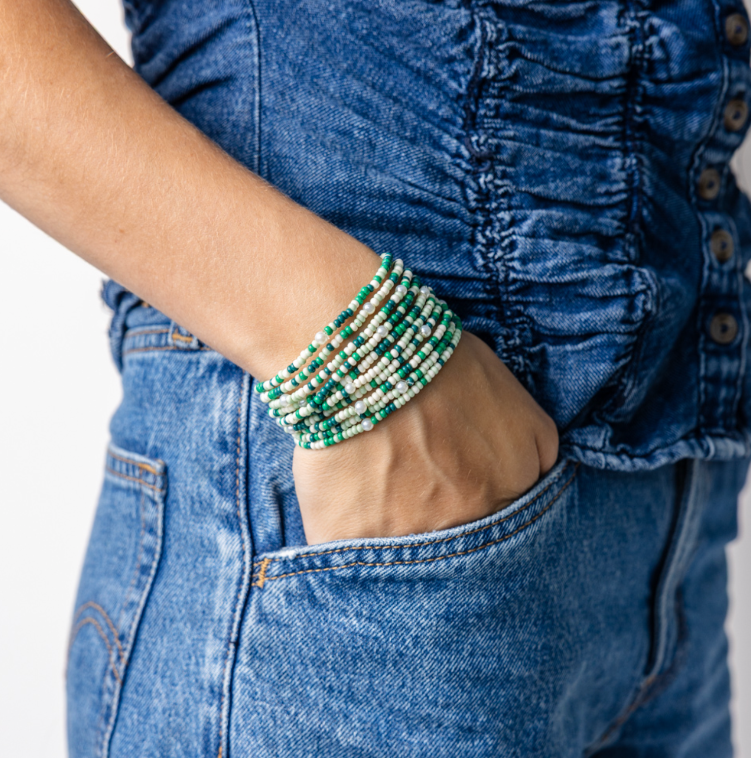 INK + ALLOY - Vente Bracelet de perles - Bracelets extensibles à 10 rangs perlés de confettis sauge verts2