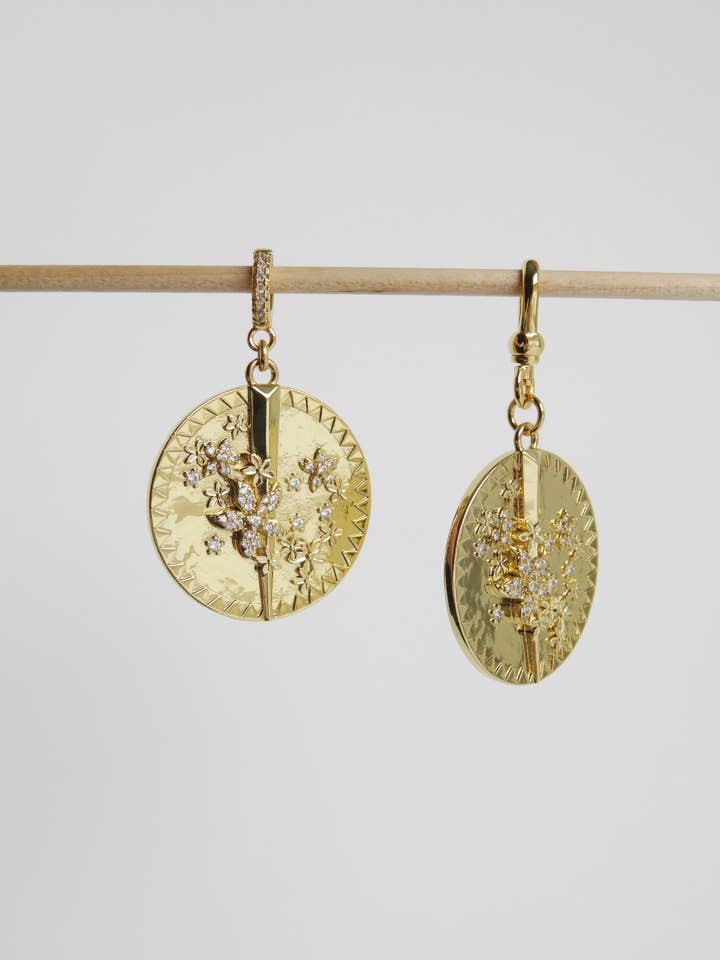 Renew & Thrive Charm on Diamond Hinged Clasp - Flower for wholesale by Boutique Suarez Co.