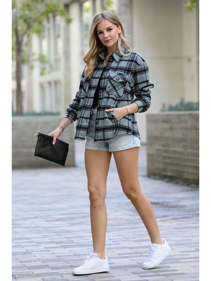 42POPS – Großhandel Hemdjacke/Shacket – Damen – ...WOLL-MISCHGEWEBE KAROJACKE MIT SEITENTASCHE6