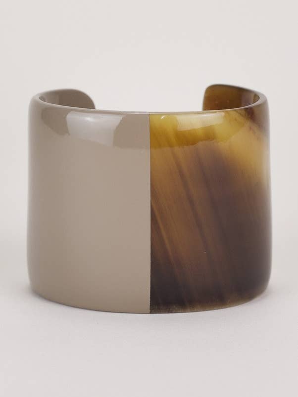 Cream-Coffee Lacquered Natural Horn Cuff for wholesale by rivêt - L'Indochineur