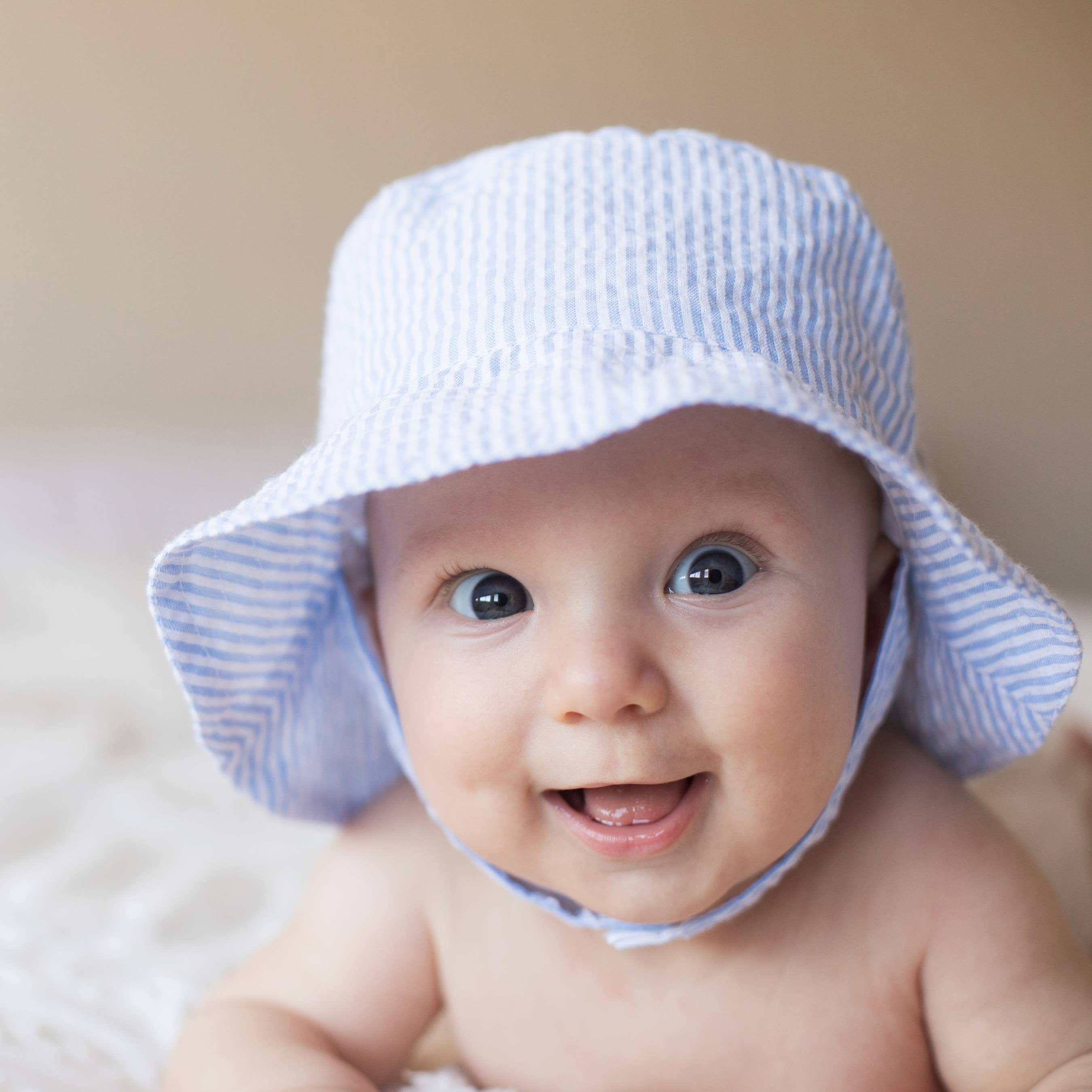 Huggalugs - Wholesale Bucket Hat - Kids - Light Blue Stripe Seersucker Bucket Hat Baby & Toddler SALE2