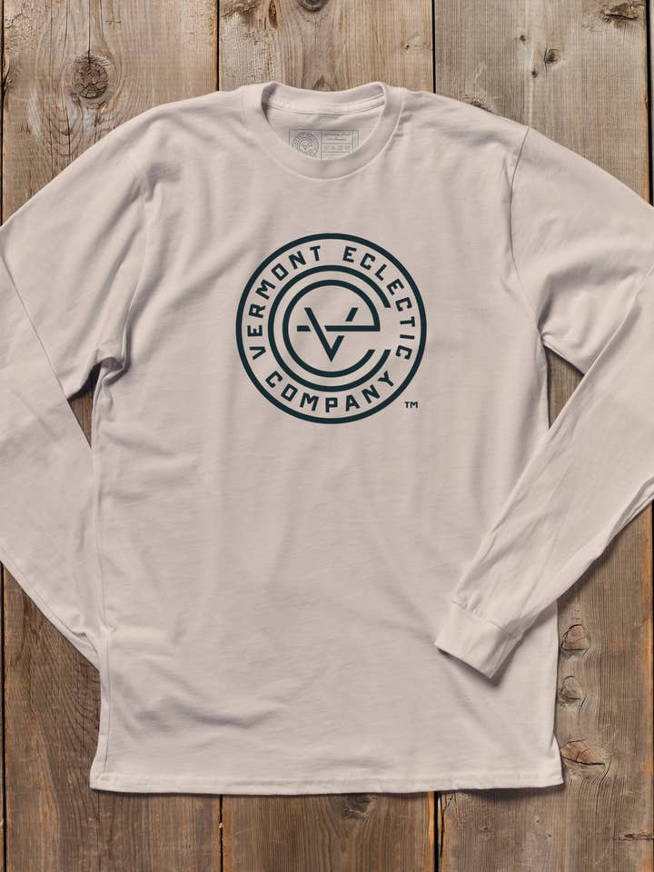 Chemise à logo VEC (longue) pour la vente par Vermont Eclectic Company, LLC