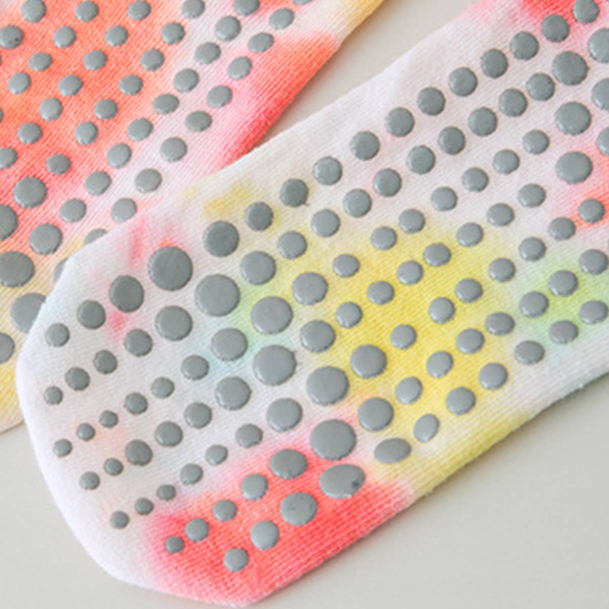 ACCITY - Wholesale Socks - Women's - PILATES ANTI-SLIP SOCKS FOR WOMEN MIDDLE TUBE_CWMS023910