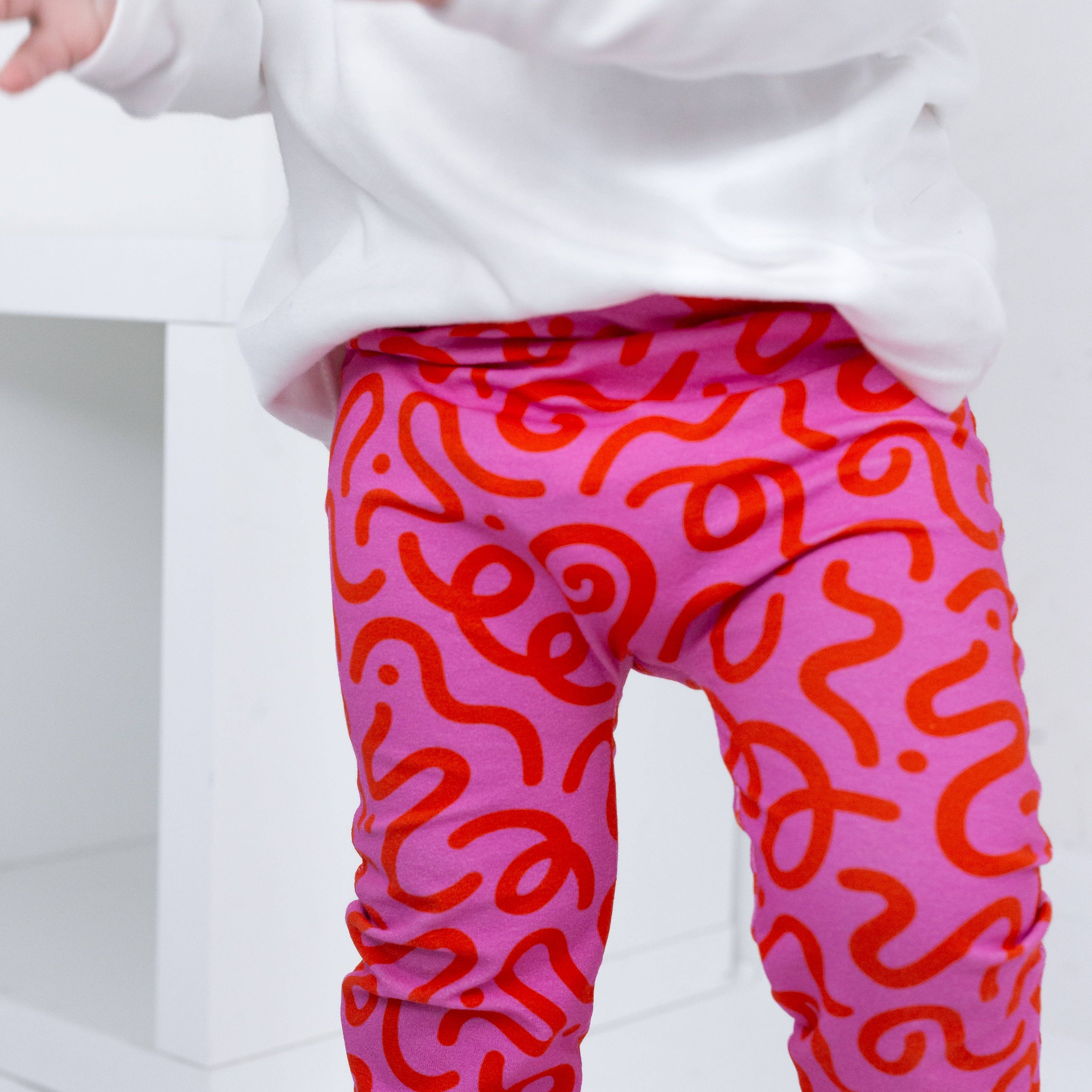 Fred & Noah - Wholesale Fashion Leggings - Kids - Pink Squiggle Print Leggings0
