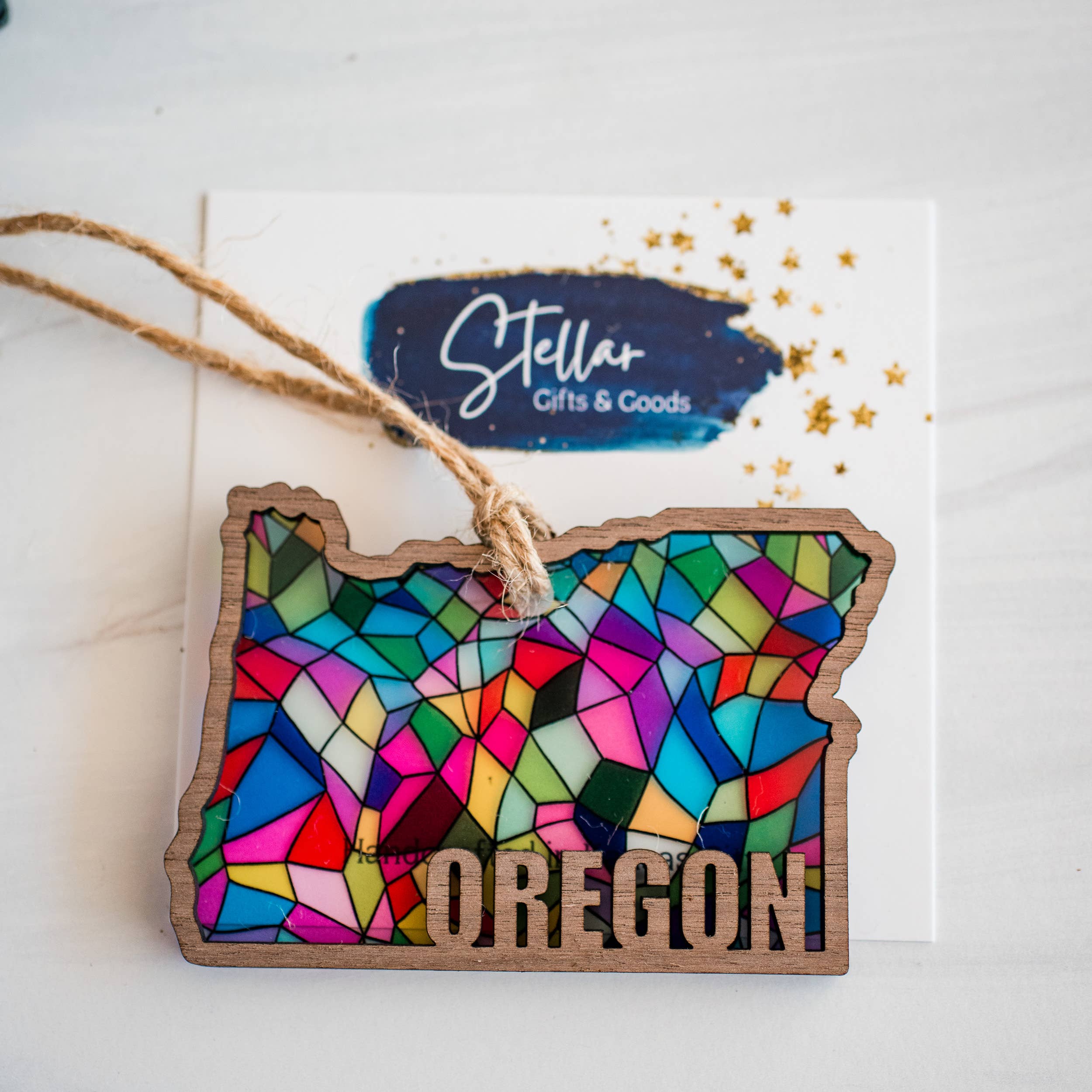 Stellar Gifts & Goods Wholesale - Vente Objets de décoration - Ornements - Vitrail Fête d'État - Noël Local11