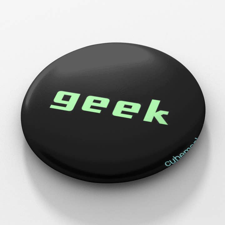 Geek 1,5-Zoll-Taste für den Großhandel von Cube Monkey Designs