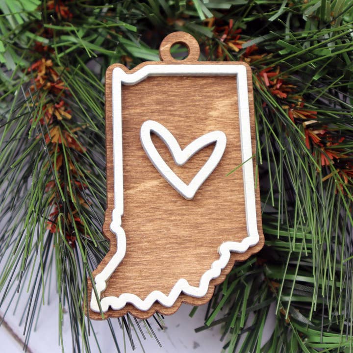 Ornamento natalizio in legno stratificato Indiana per la vendita all'ingrosso da parte di The Trendy Traveler