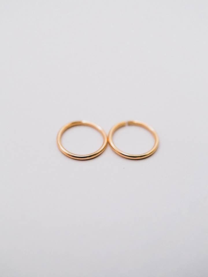 Argola Huggie, Ouro 14K Fill por atacado de Hannah Naomi