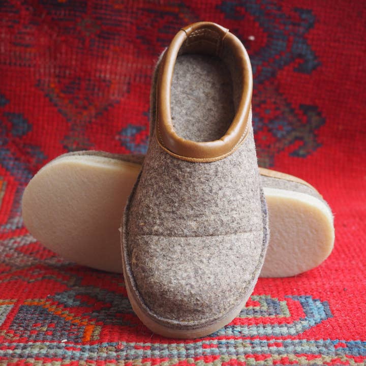 Felt and leather slipper clogs for wholesale by Stabo