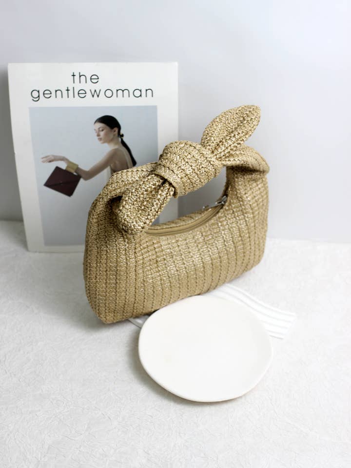 A2504SJ20177 - Sac à main en paille tressée avec poignée nouée bohème pour la vente par Esley Accessories