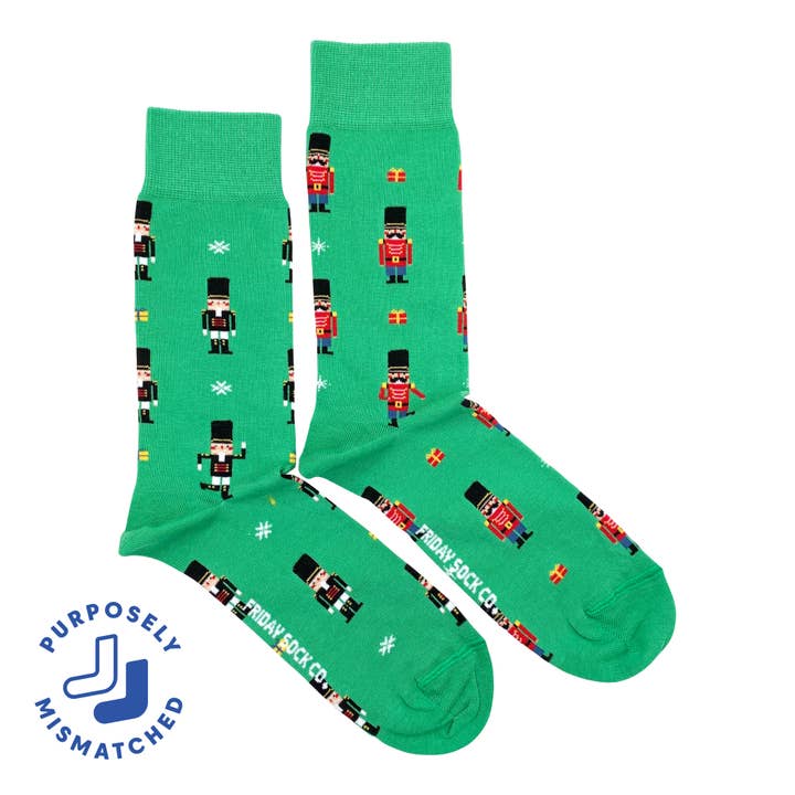 Chaussettes de Noël laides pour hommes avec casse-noisette pour la vente par Friday Sock Co.