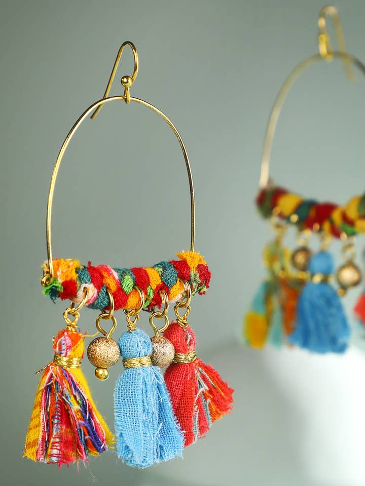 Handgemaakte messing draad boog kwast oorbellen voor wholesale door Urbanista