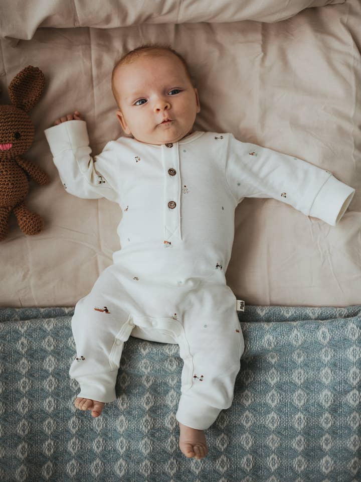 Mini & Humble – Großhandel Strampler – Baby – 100% Bio-Baumwoll-Strampler ohne Füße in Sandstein mit Neighbourhood-Muster1