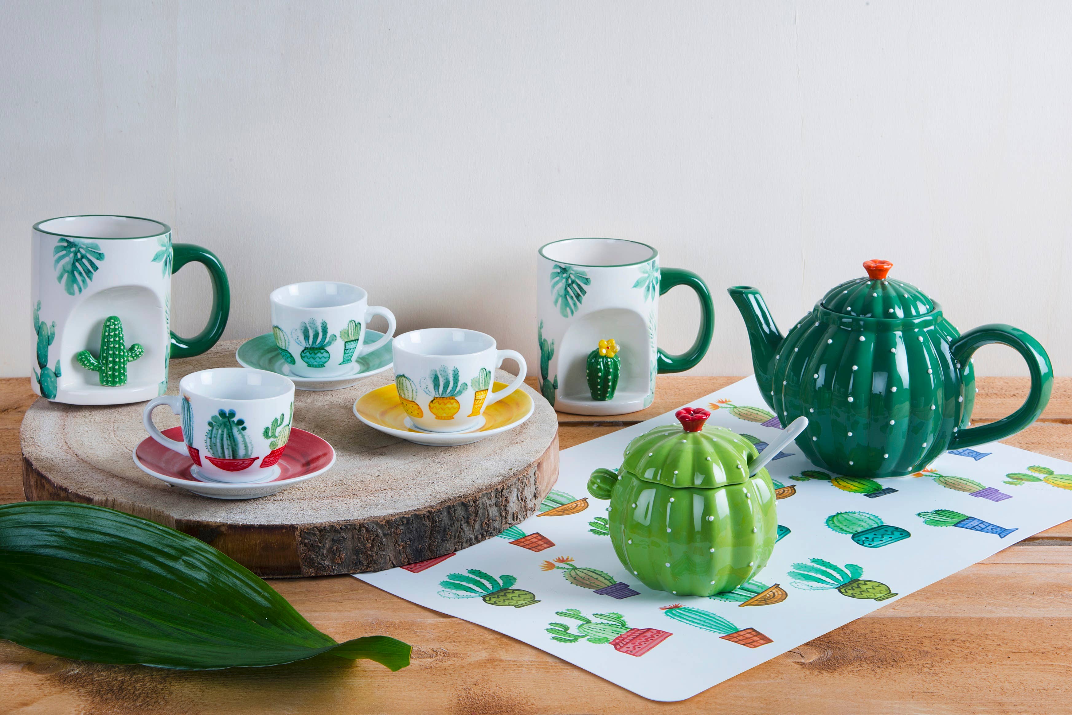 multicolore Ensemble de 6 tasses à café avec soucoupes cactus en vente sur Faire2