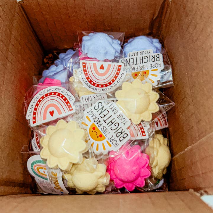 Mini Bath Bombs and other Purchase Wholesale cadeaux clients. Free Returns & Net 60 Terms on Faire trending on Faire.