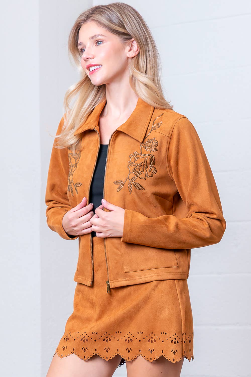 SENAPE Giacca in pelle scamosciata ricamata e borchiata HJ75269T. in vendita all'ingrosso su Faire1