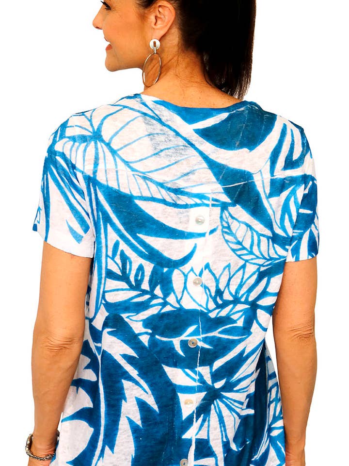 812P810 Korte mouw V-hals pullover shirt met knoop aan de achterkant voor wholesale door Impulse California