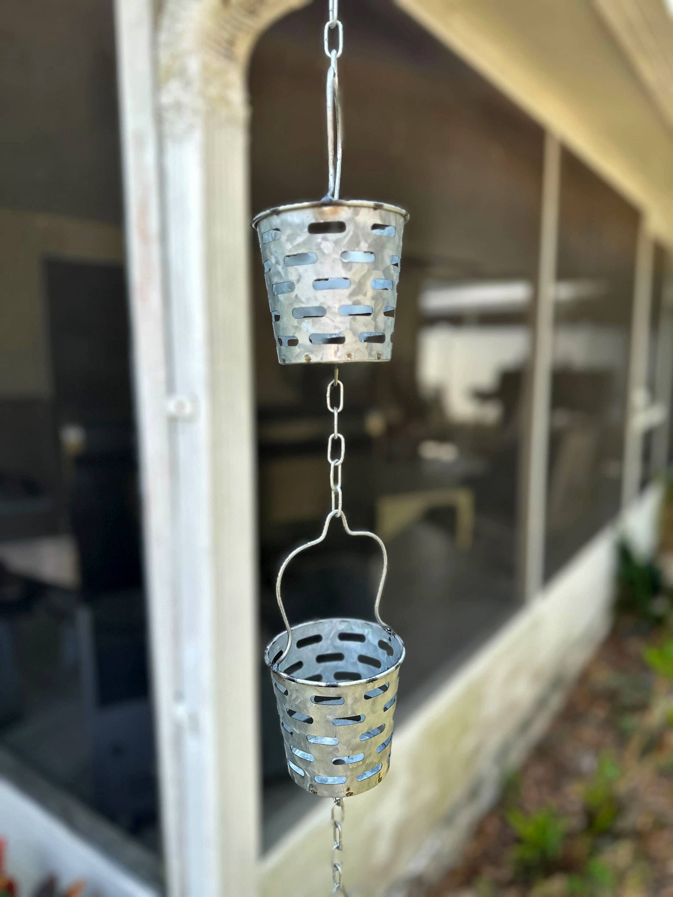 Zeckos - Wholesale Versiering/decoratie voor buiten - 74 inch gegalvaniseerde metalen regenketting met olijfkleurige emmer2