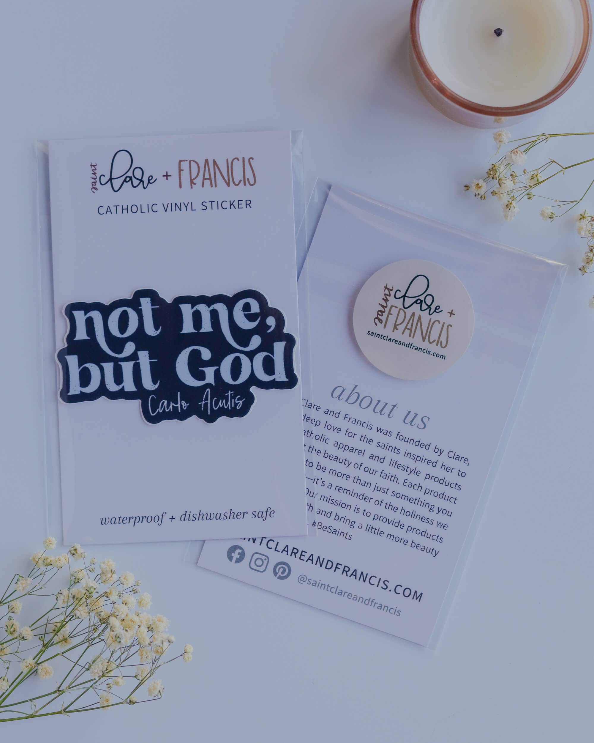 Saint Clare and Francis - Venta al por mayor Pegatina - No yo, sino Dios - Pegatina Católica de San Carlo Acutis4